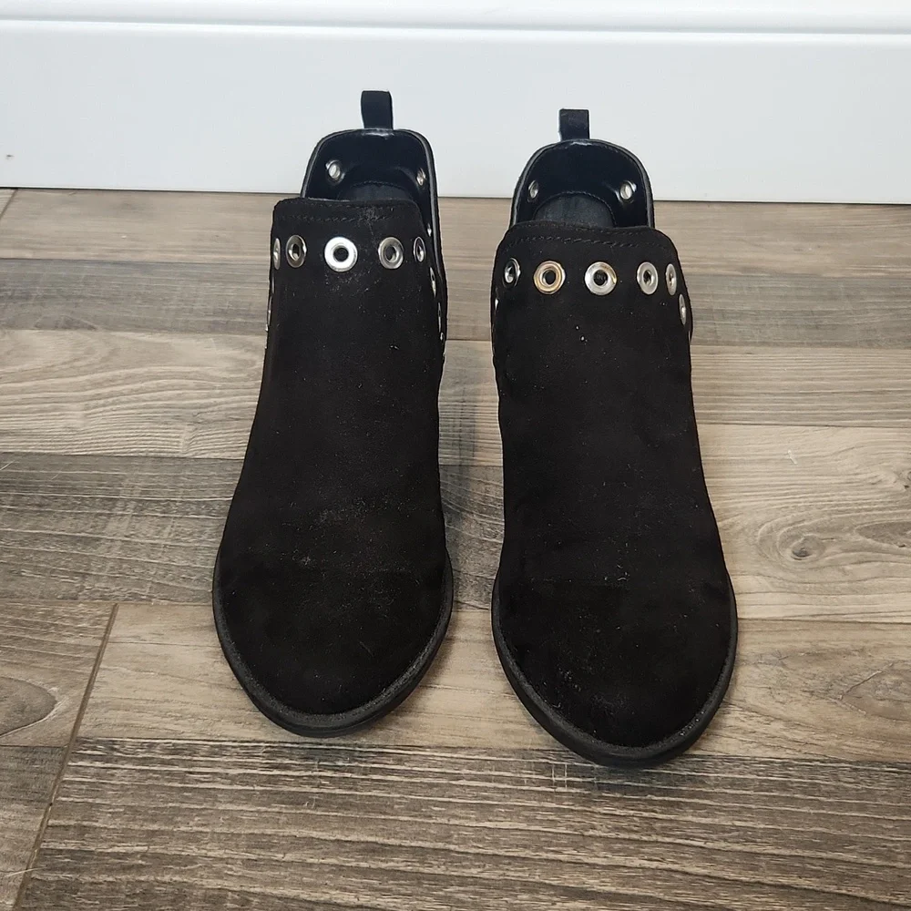 Roebuck Black Faux Suede Grommet Booties‎ Block Heel Size 7